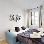 152 Suite Sylvie Superb Studio PMR Paris
